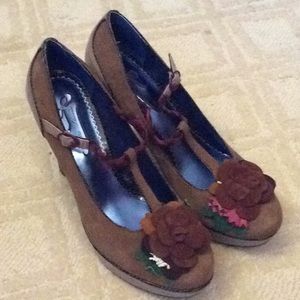 Poetic License The One Pump in Mushroom Leather